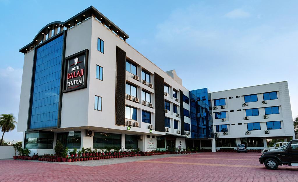 Hotel Balaji Central Ratlam Bagian luar foto