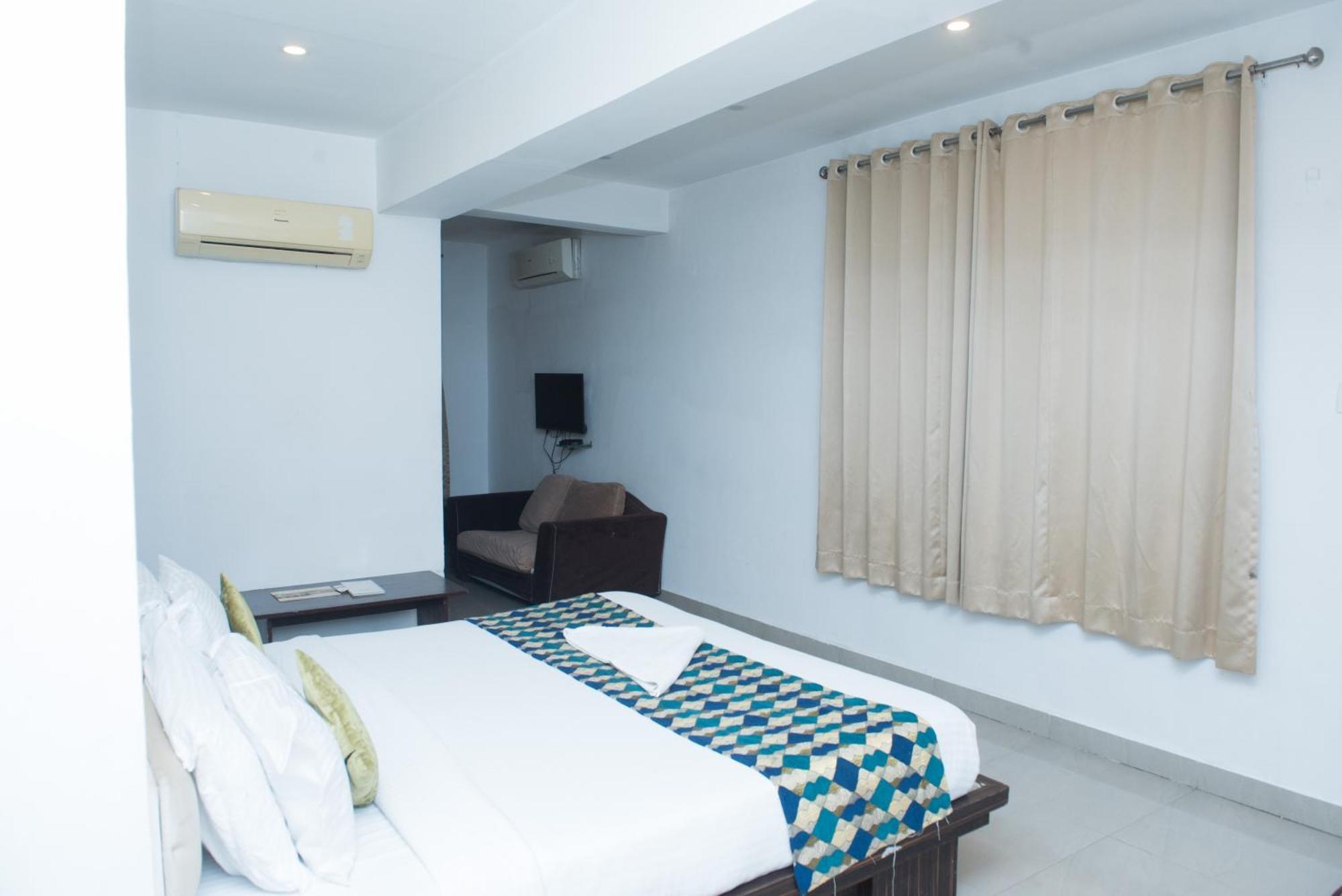 Hotel Balaji Central Ratlam Bagian luar foto