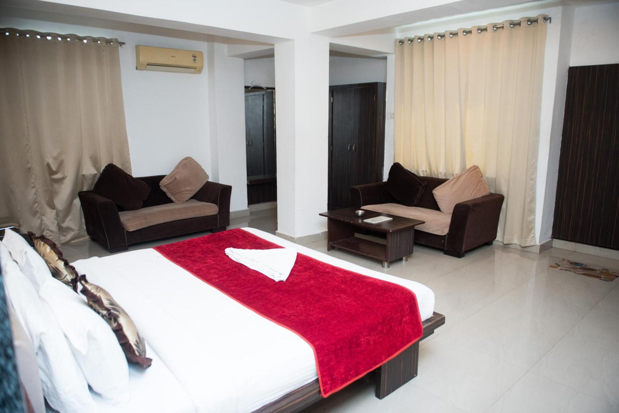 Hotel Balaji Central Ratlam Bagian luar foto