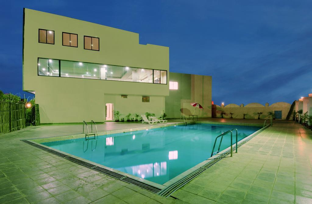 Hotel Balaji Central Ratlam Bagian luar foto