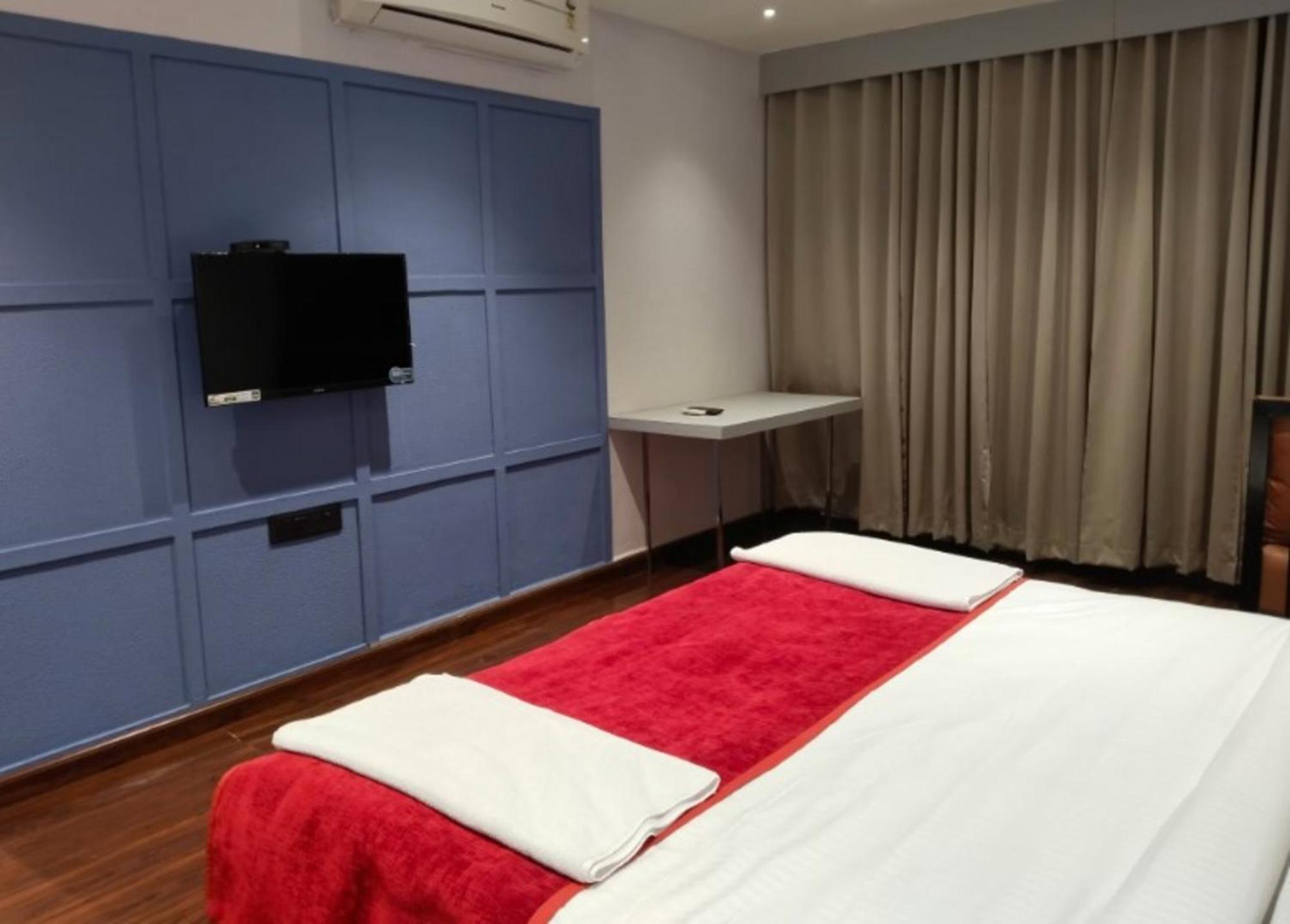 Hotel Balaji Central Ratlam Bagian luar foto