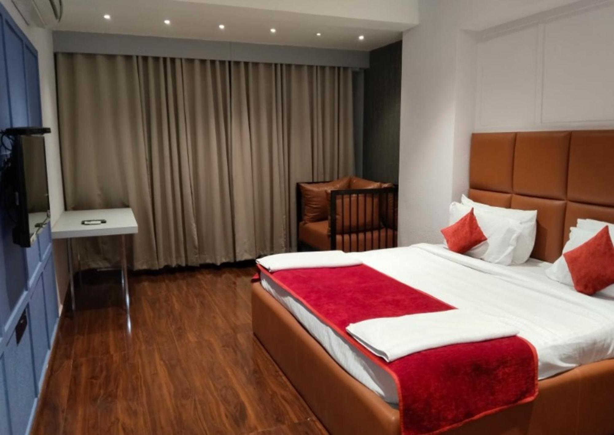 Hotel Balaji Central Ratlam Bagian luar foto