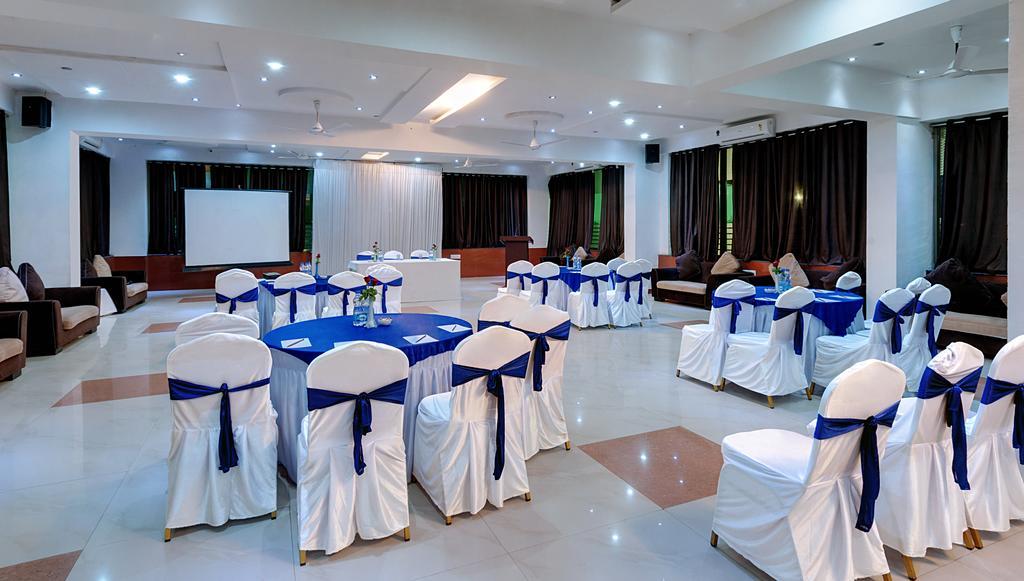 Hotel Balaji Central Ratlam Bagian luar foto