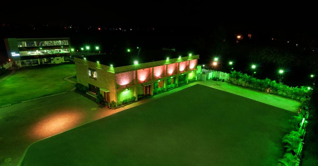 Hotel Balaji Central Ratlam Bagian luar foto